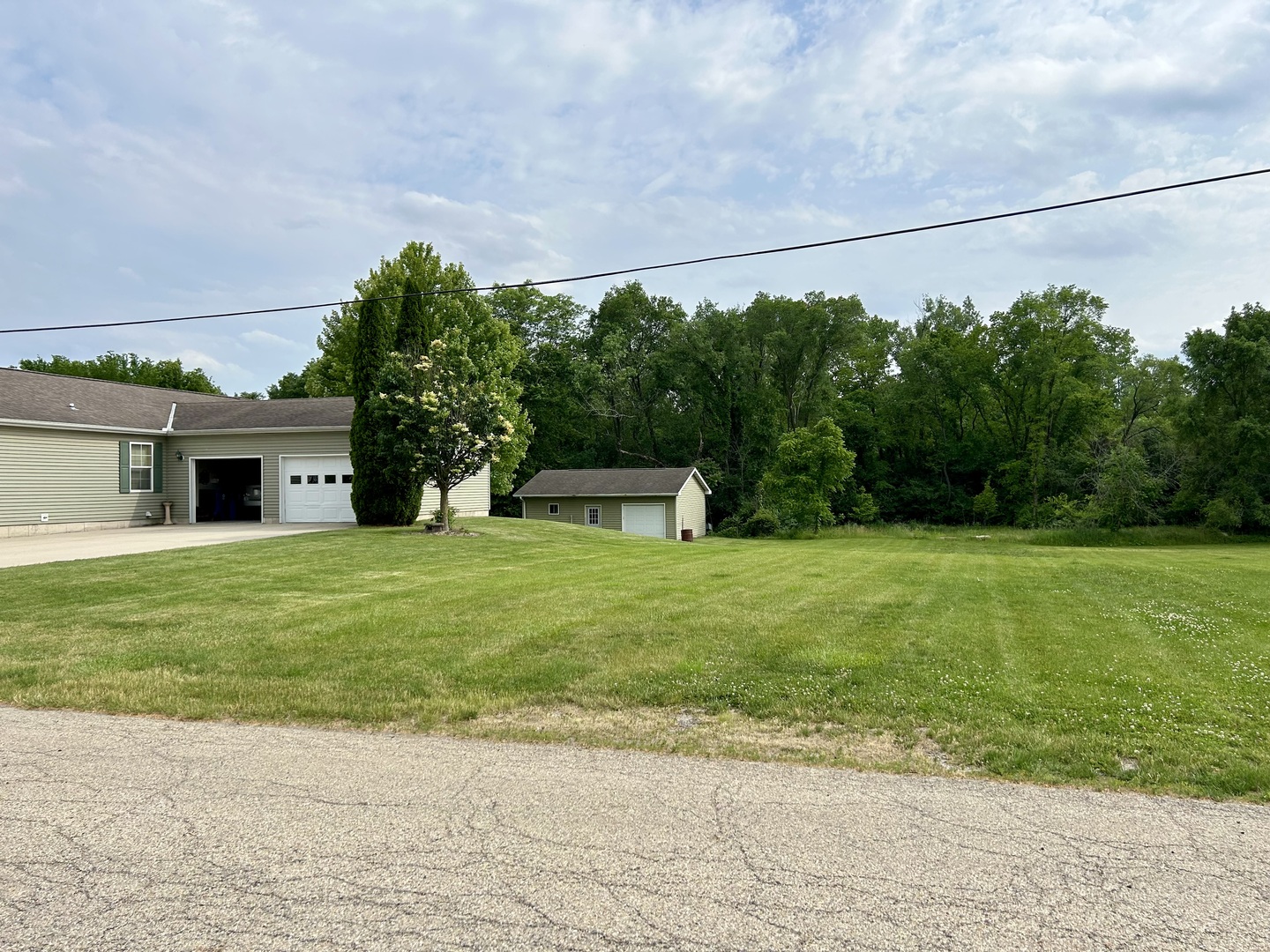 511 W Washington Street Property Photo 2