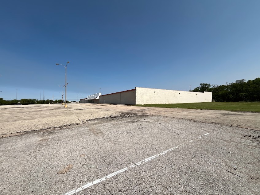 1500 W Lincoln Highway Property Photo 1
