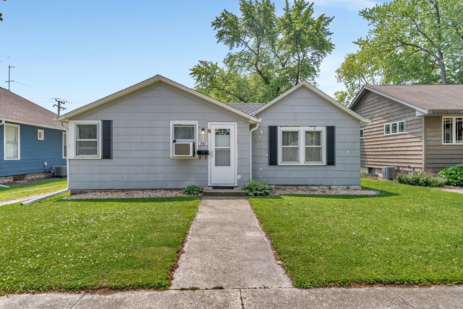 747 Armstrong Street Property Photo 1