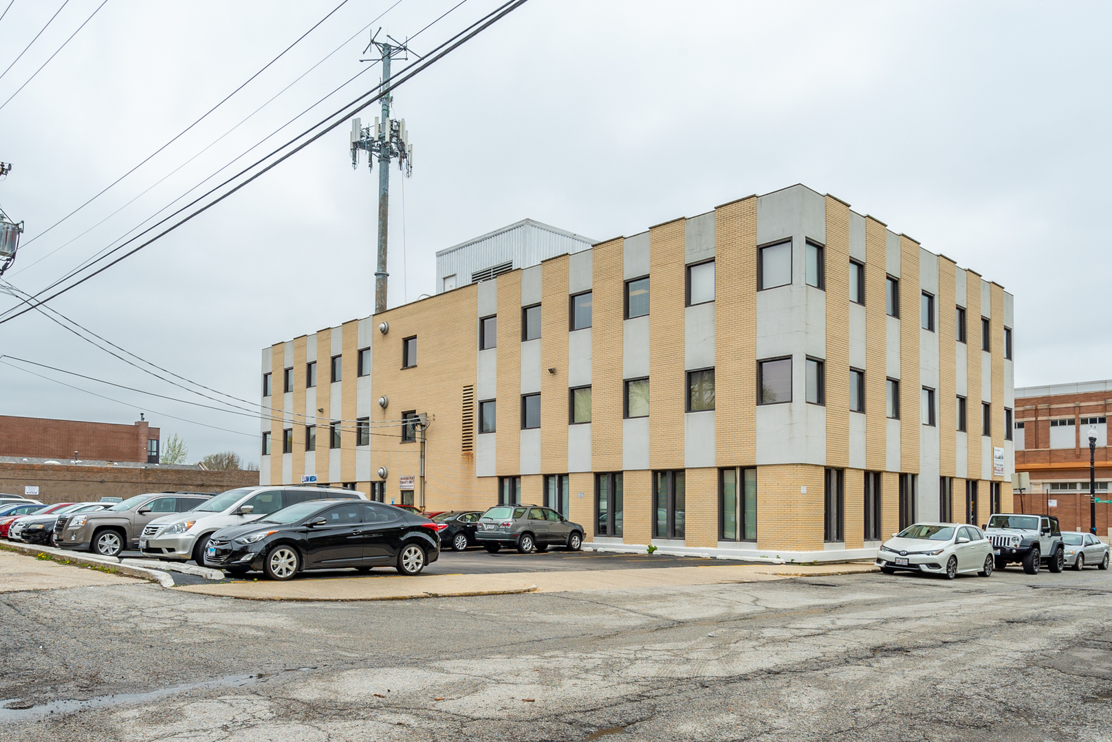 6650 N Northwest Highway Property Photo 3