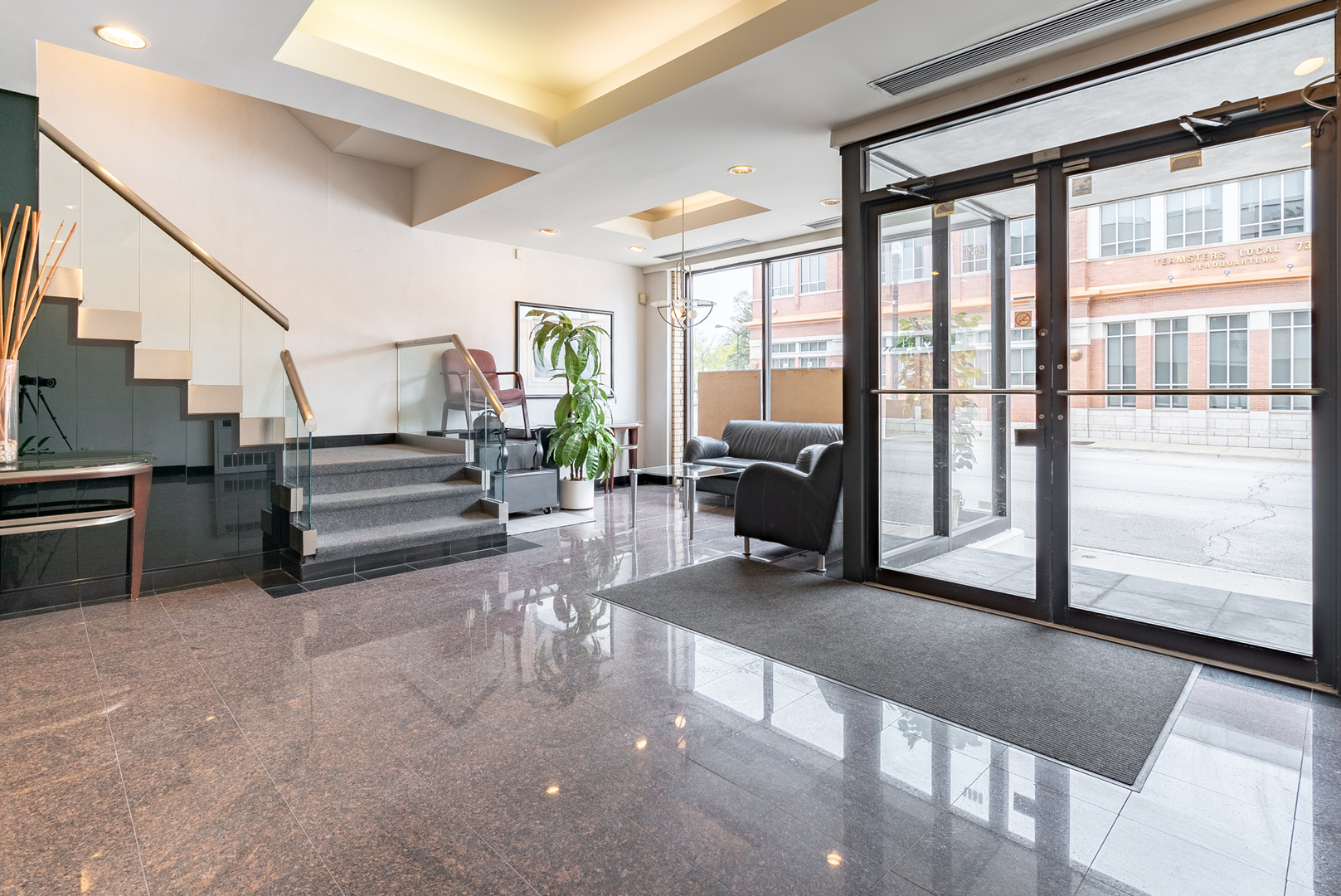 6650 N Northwest Highway Property Photo 5