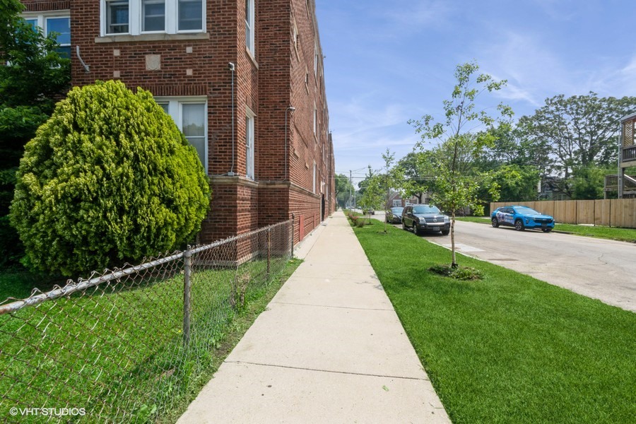 1818 W 78th Street Property Photo 2