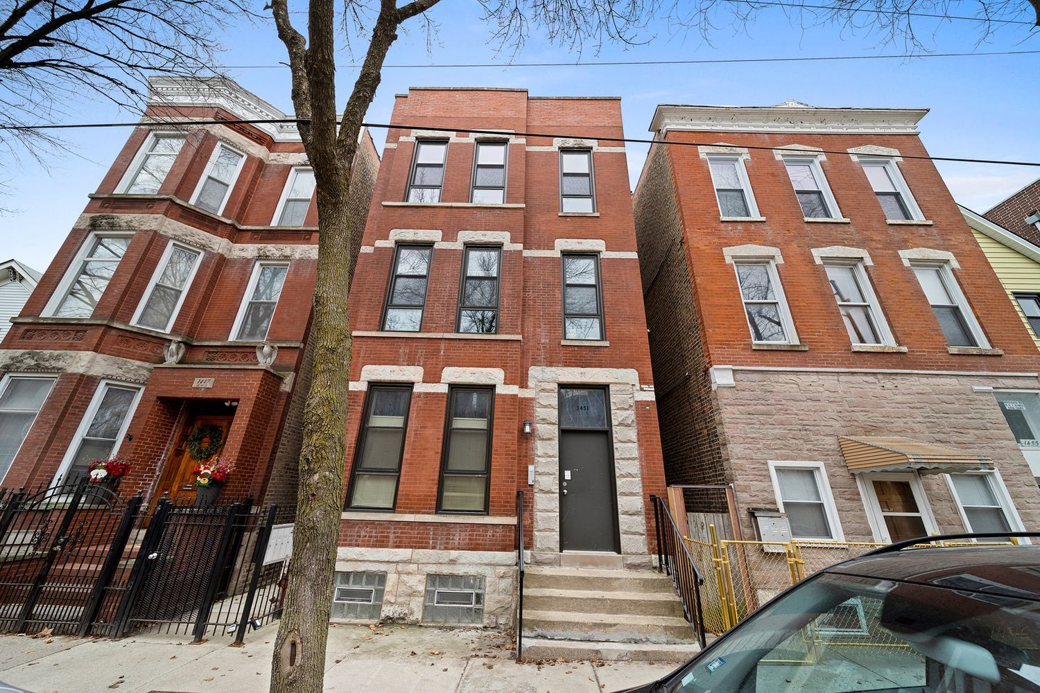 1451 W Erie St Property Photo 1