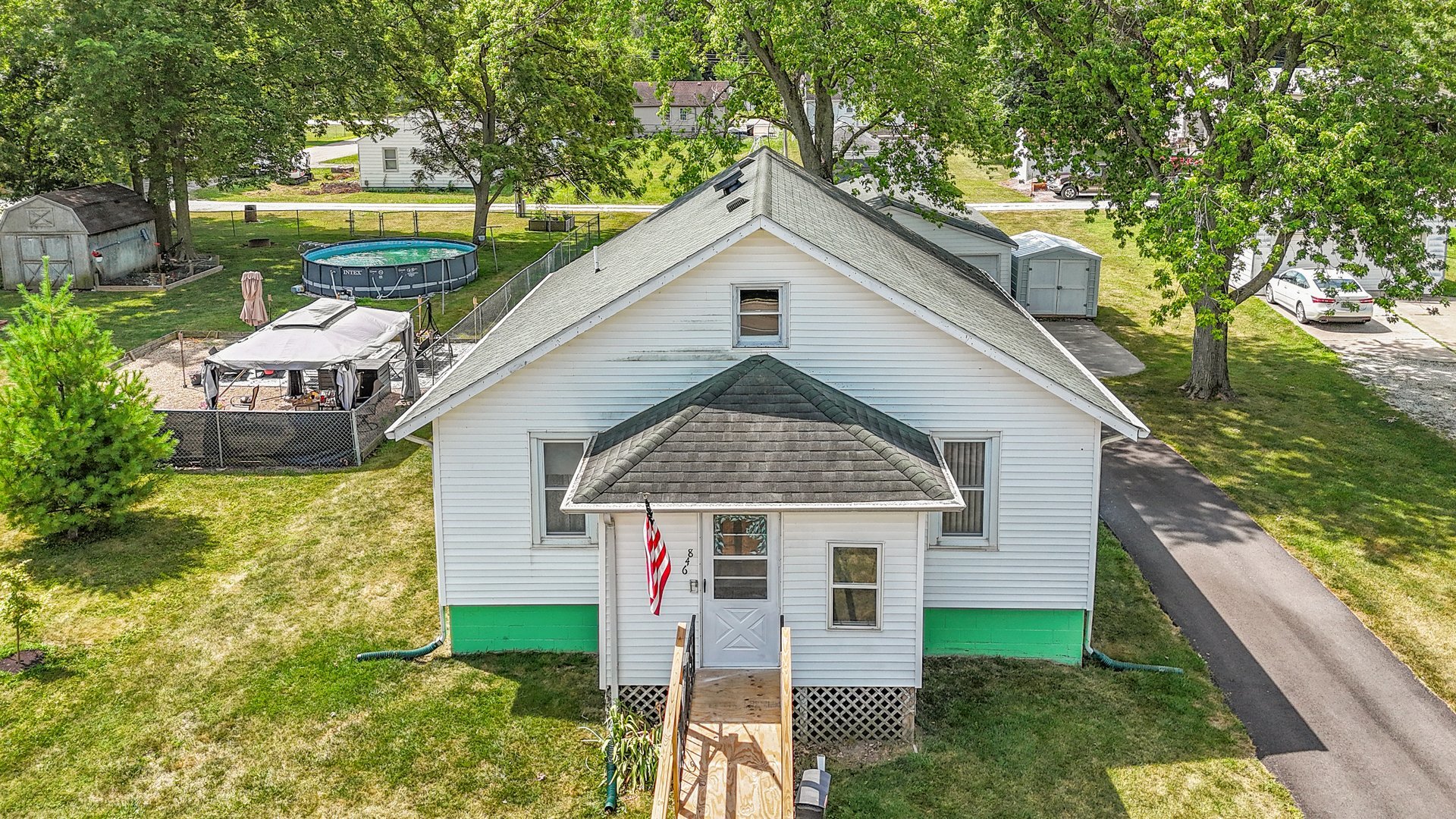 846 E Pells Street Property Photo 1