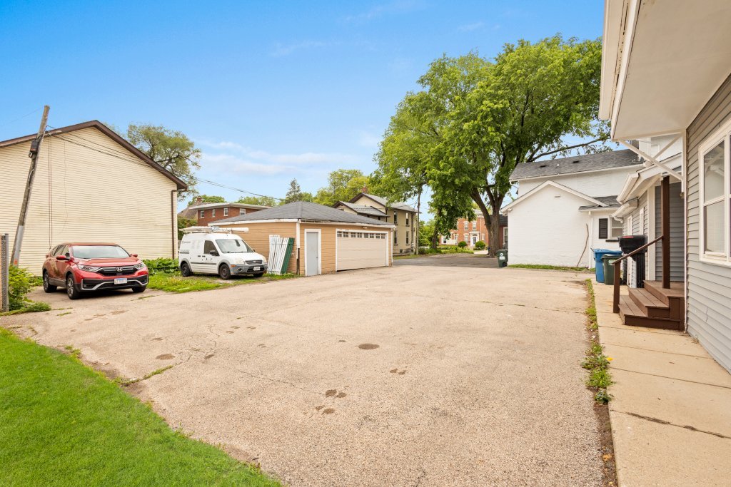 450 W Galena Boulevard Property Photo 4