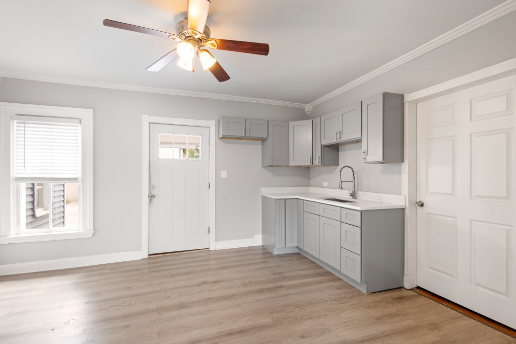 450 W Galena Boulevard Property Photo 15