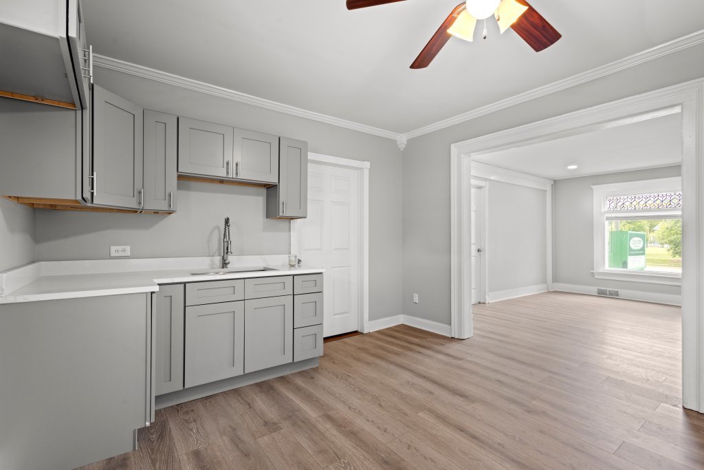 450 W Galena Boulevard Property Photo 16