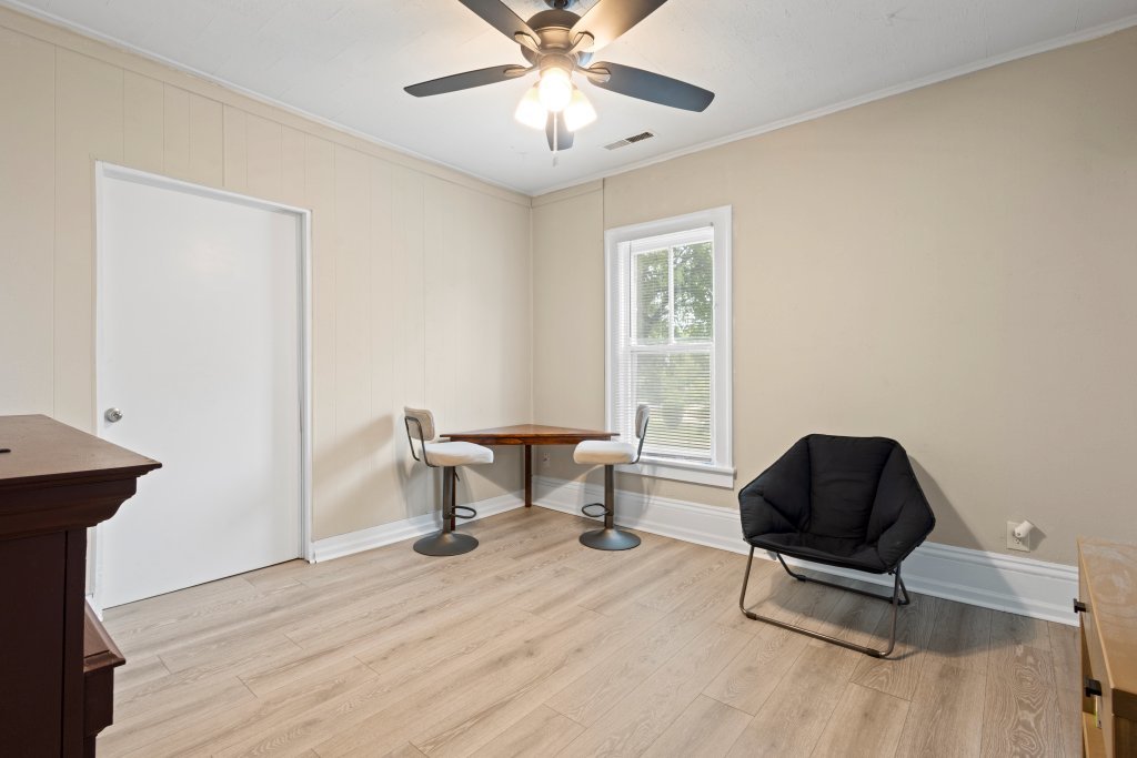 450 W Galena Boulevard Property Photo 18