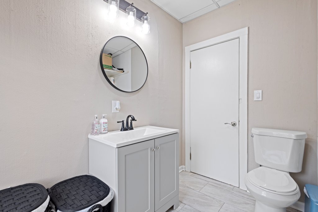 450 W Galena Boulevard Property Photo 24