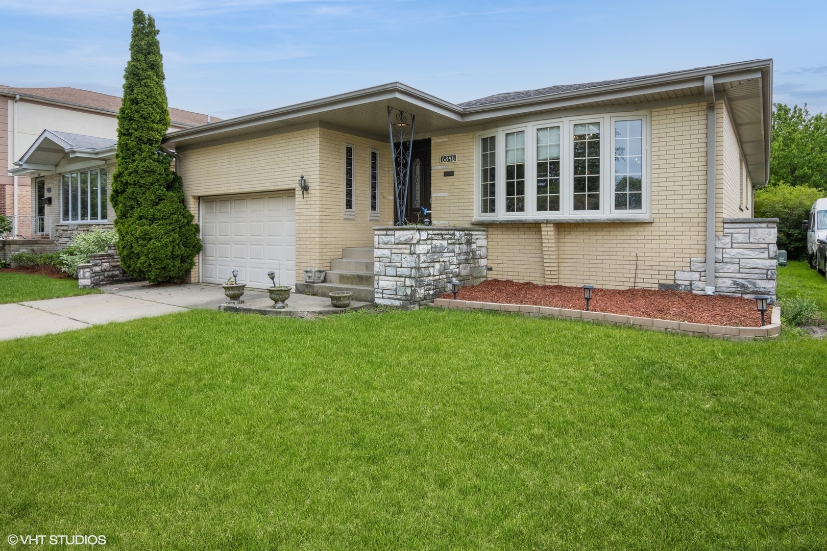 6846 N Dowagiac Avenue Property Photo 1