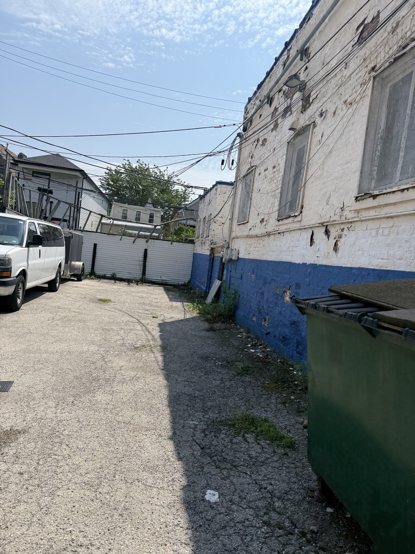 2139 S California Avenue Property Photo 3