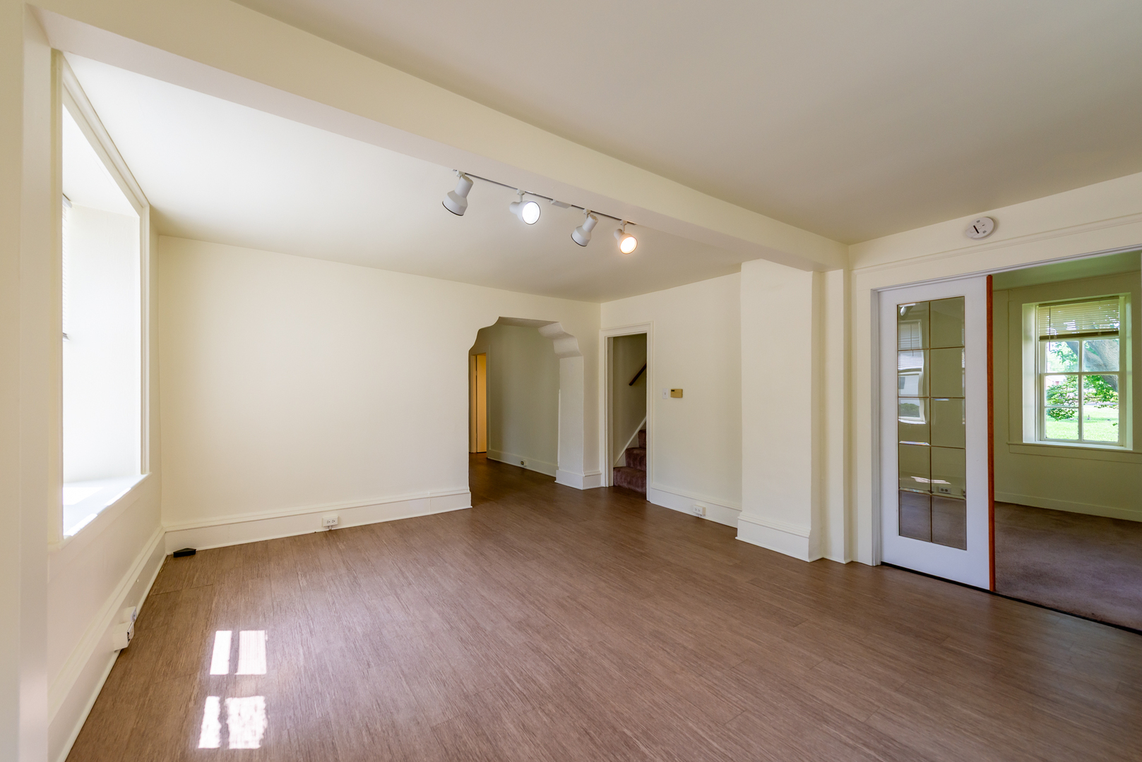 117 S Prairie Street Property Photo 2