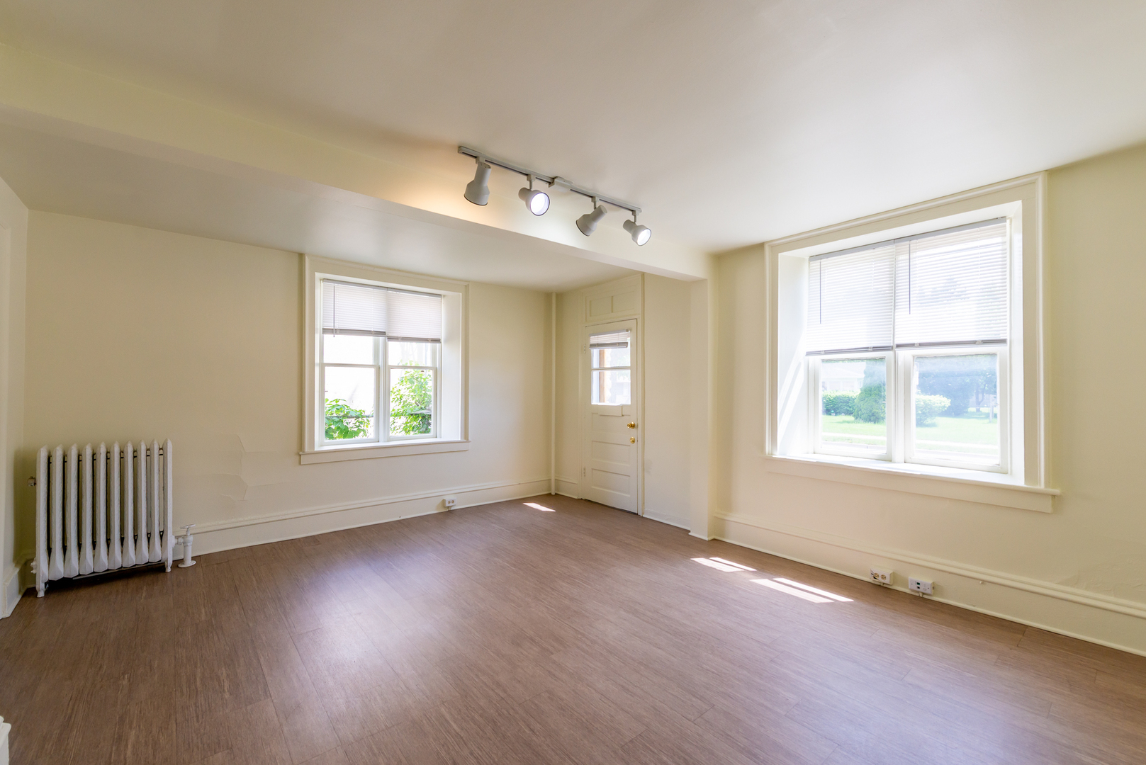 117 S Prairie Street Property Photo 3