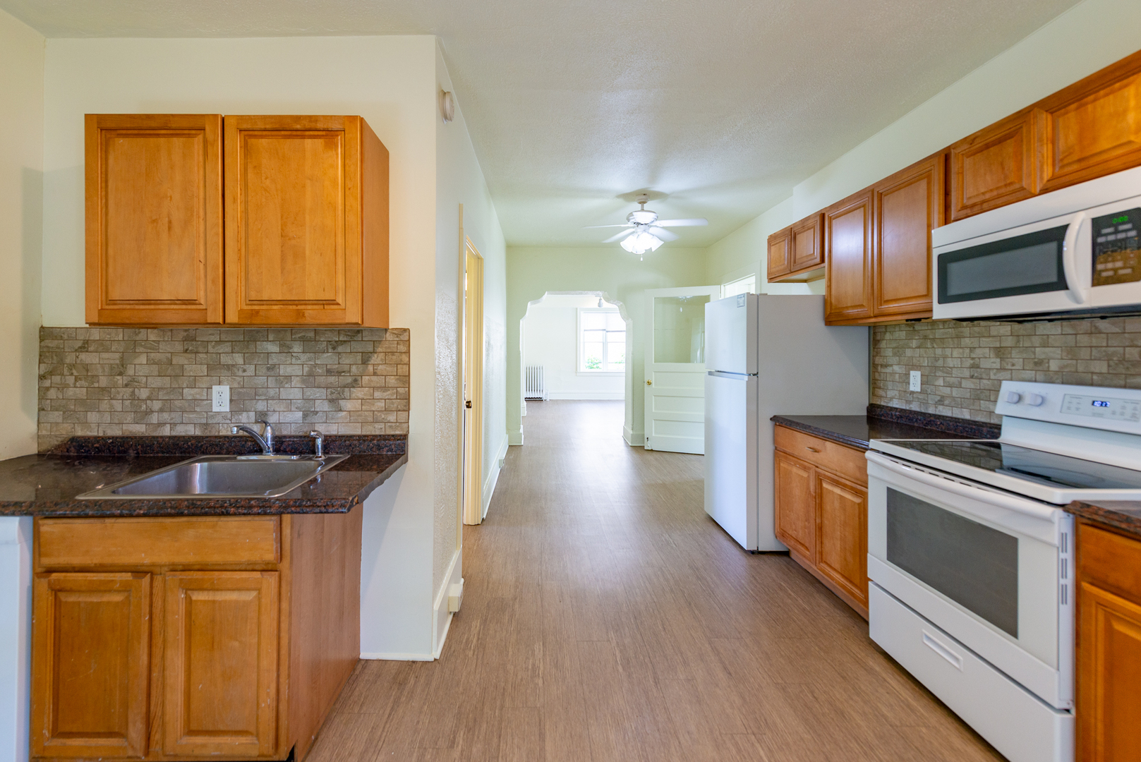 117 S Prairie Street Property Photo 4