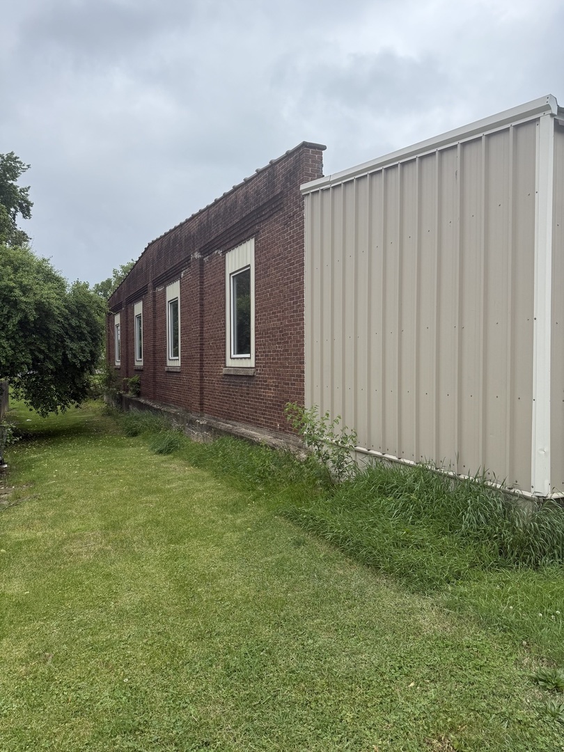 107 E Harrison St Property Photo 4