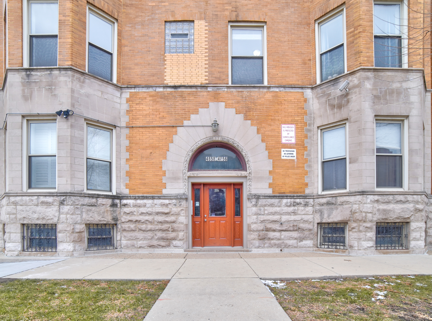 4858 S Prairie Ave Property Photo 1