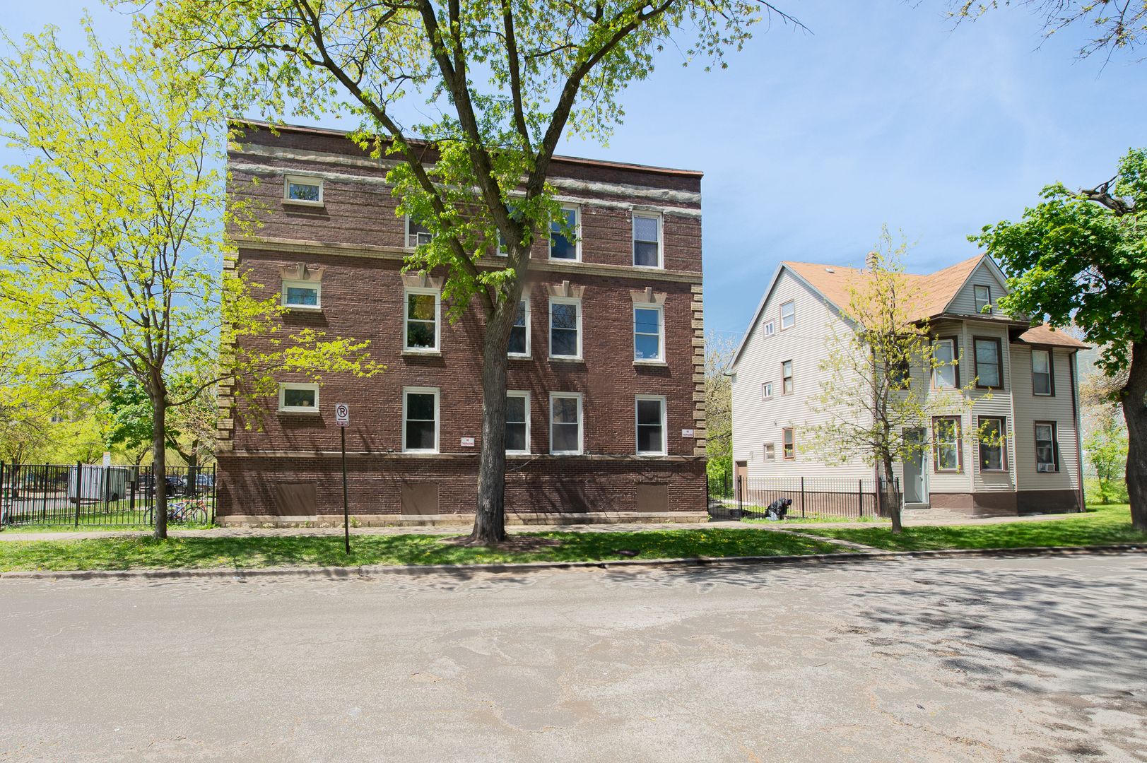 5400 W Fulton Street Property Photo 1