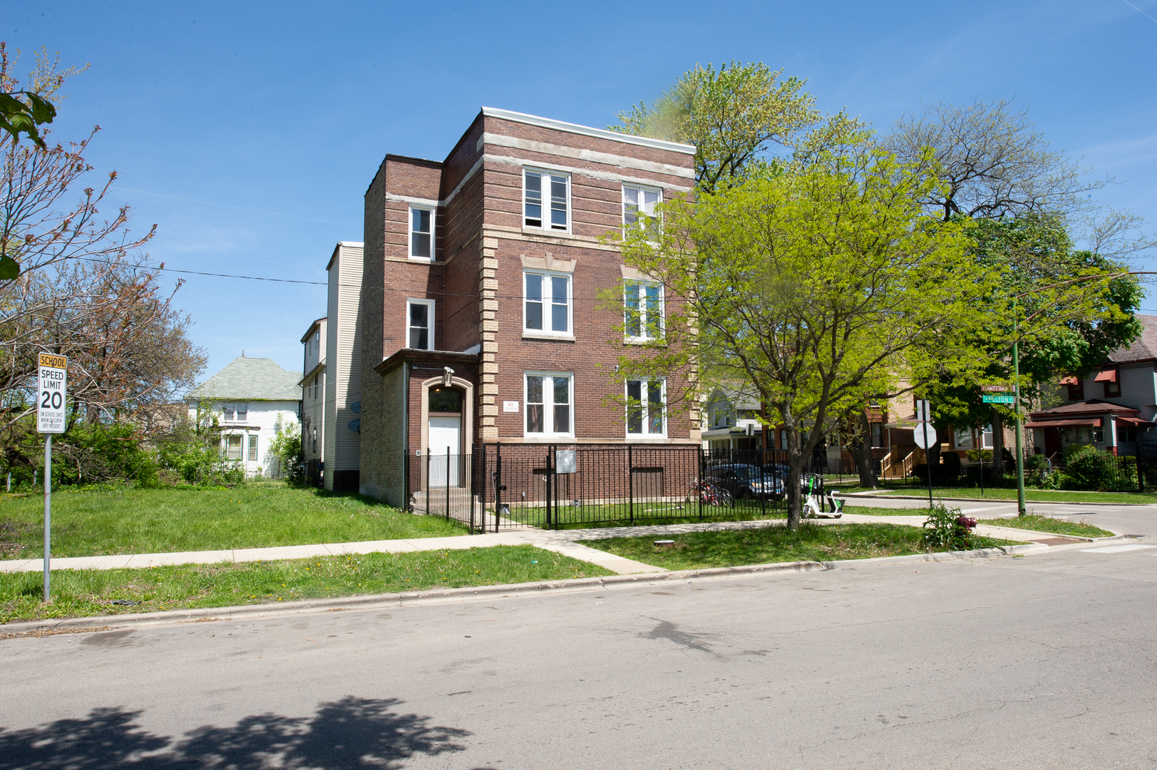 5400 W Fulton Street Property Photo 2