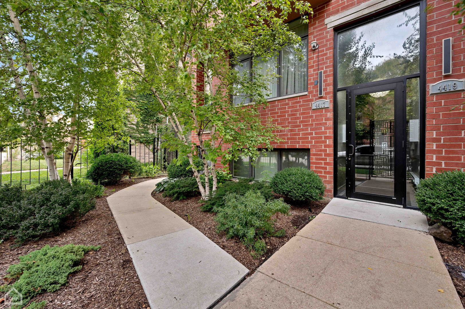 4417 S Indiana Ave Property Photo 4