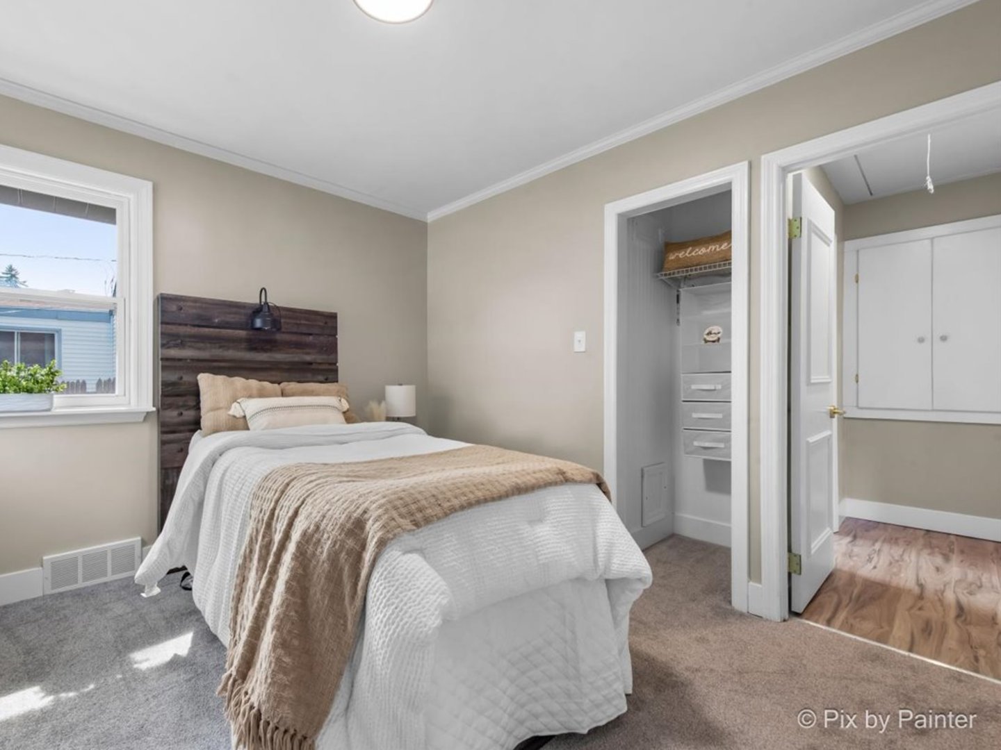 490 S Mchenry Avenue Property Photo 8