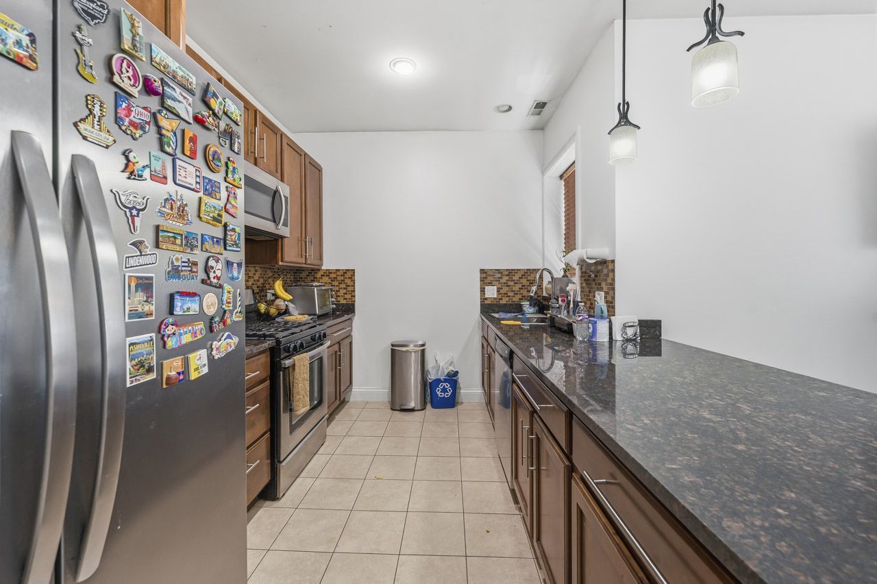 7733 N Marshfield Avenue Property Photo 7