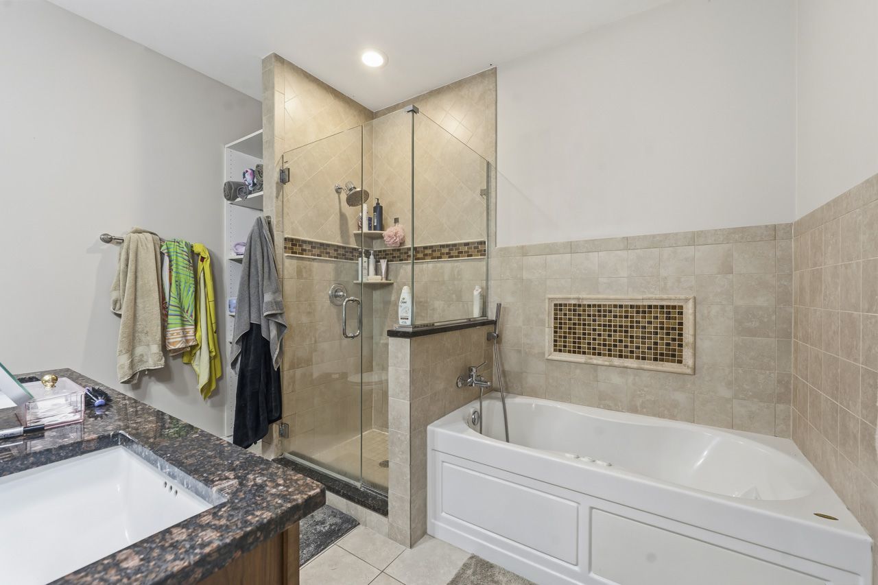 7733 N Marshfield Avenue Property Photo 12