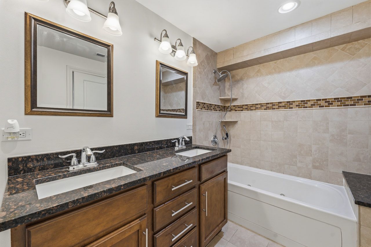 7733 N Marshfield Avenue Property Photo 28
