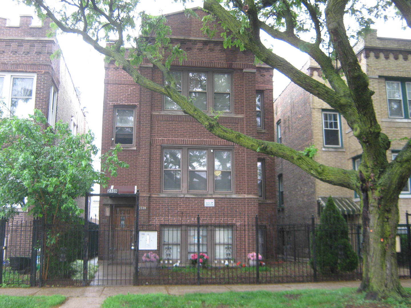 2339 N Kilbourn Avenue Property Photo 1
