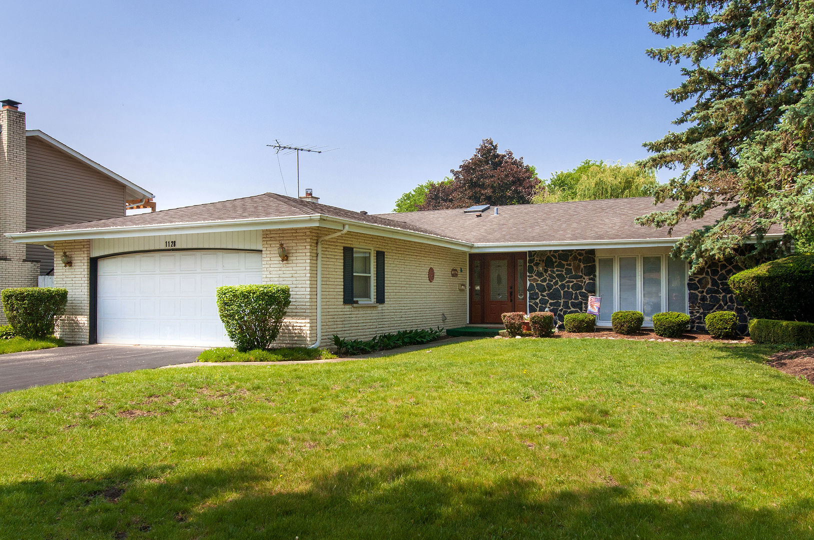 1128 N King Charles Court Property Photo 1