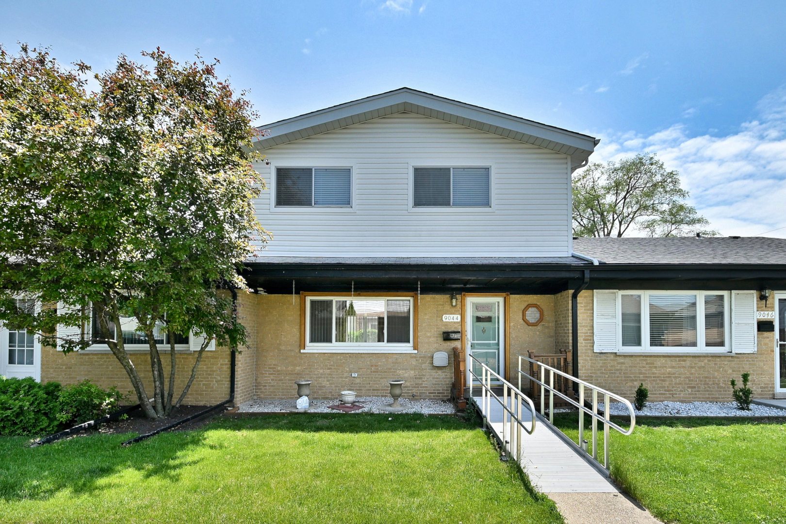 9044 N Clifton Avenue Property Photo 1