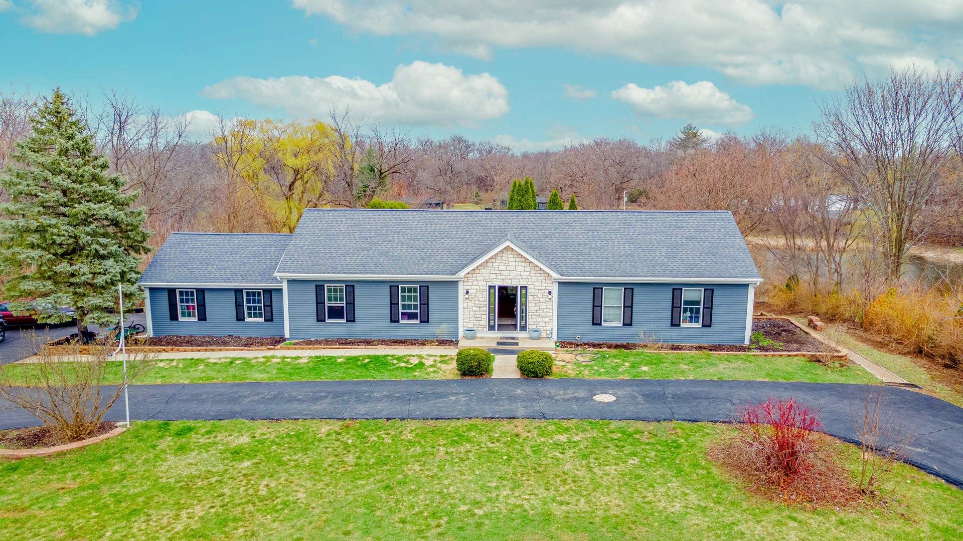 36w340 Huntley Road Property Photo 1