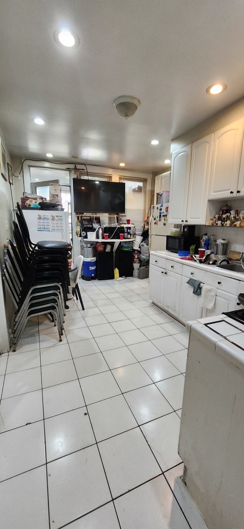 5905-5909 W Fullerton Avenue Property Photo 5