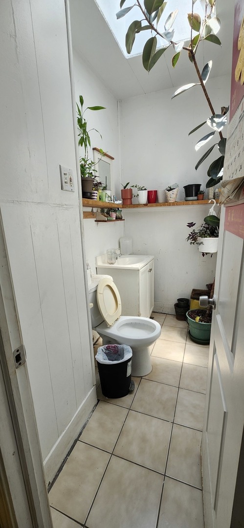 5905-5909 W Fullerton Avenue Property Photo 8