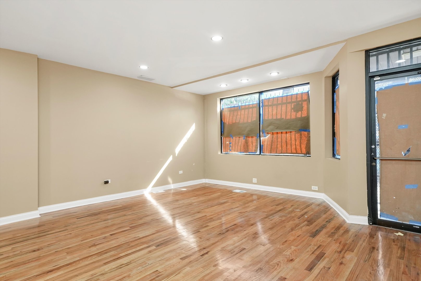 5242 W Division Street Property Photo 4