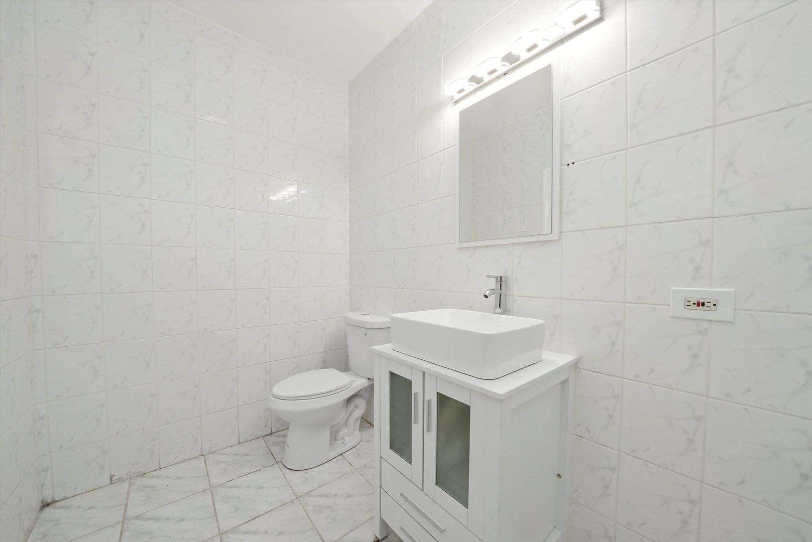 5242 W Division Street Property Photo 8