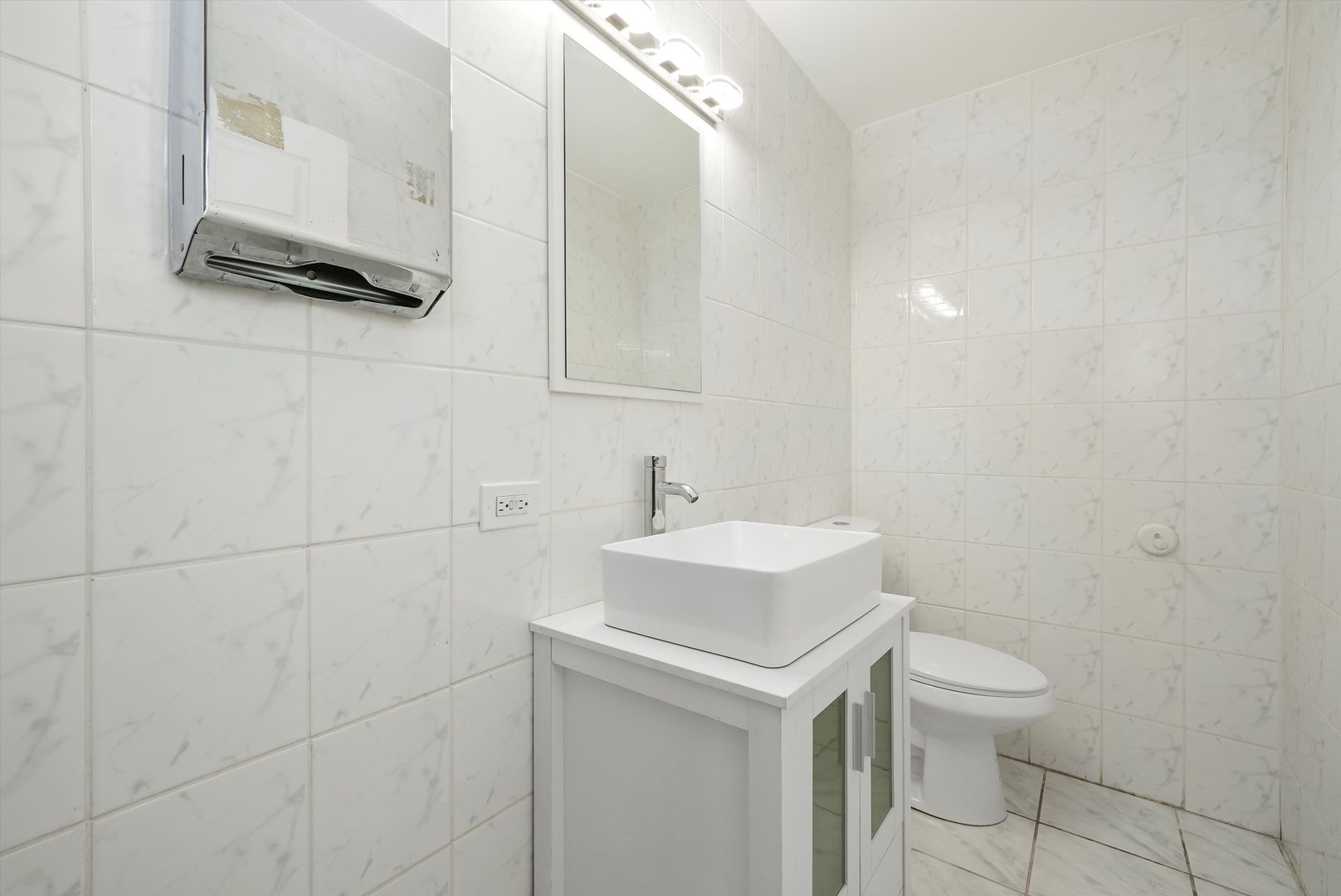 5242 W Division Street Property Photo 9