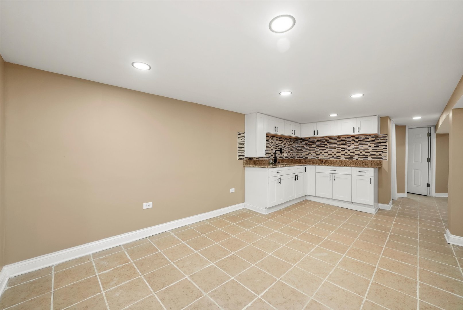 5242 W Division Street Property Photo 10