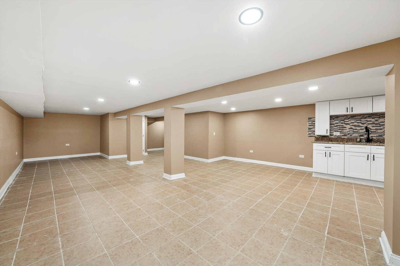 5242 W Division Street Property Photo 12