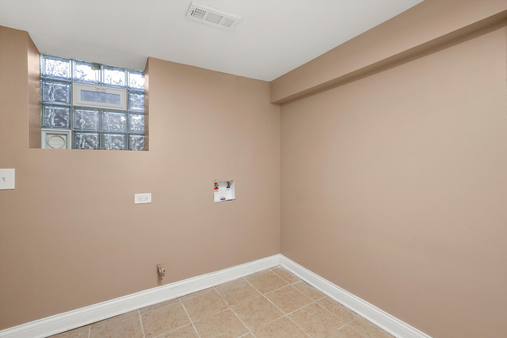 5242 W Division Street Property Photo 15