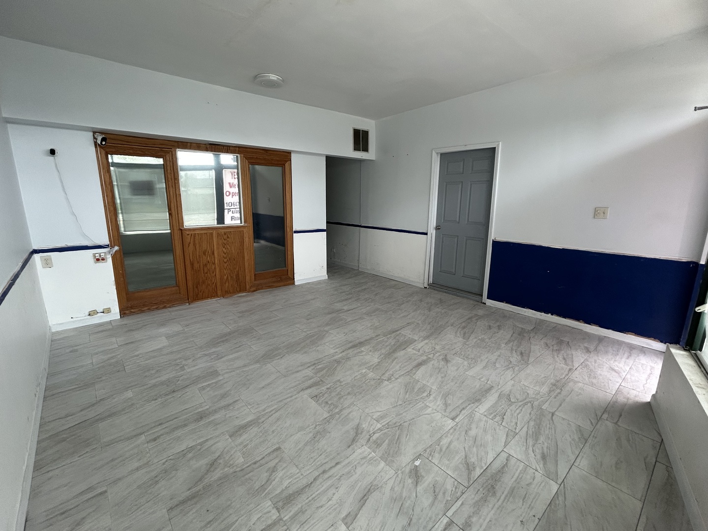 10639 S Pulaski Road Property Photo 6