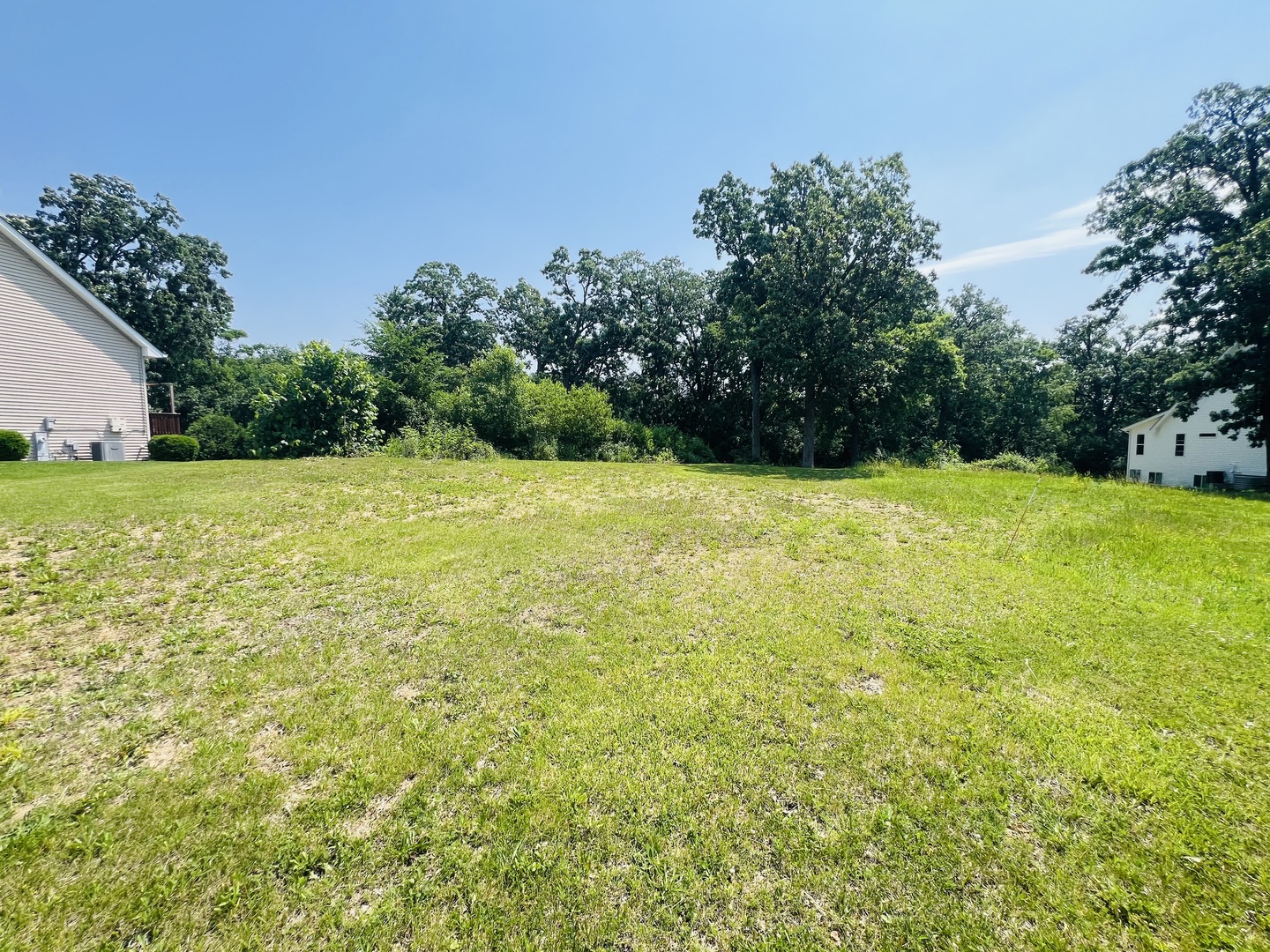 2112 Crestwood Drive Property Photo 1