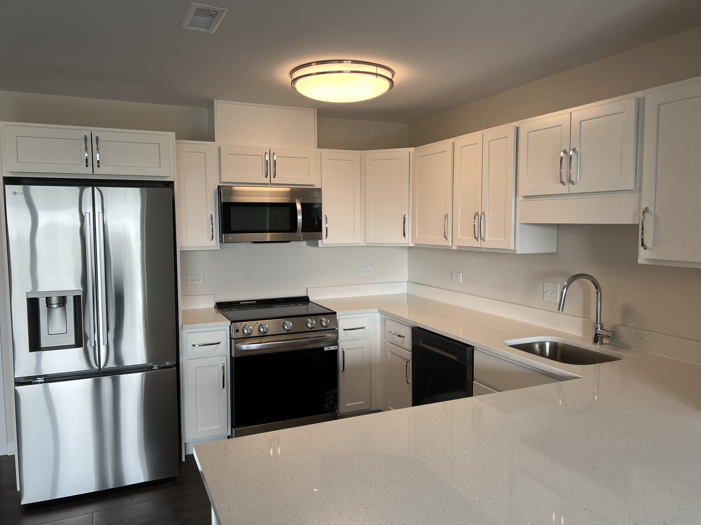 200 Park Avenue 635 Property Photo 1