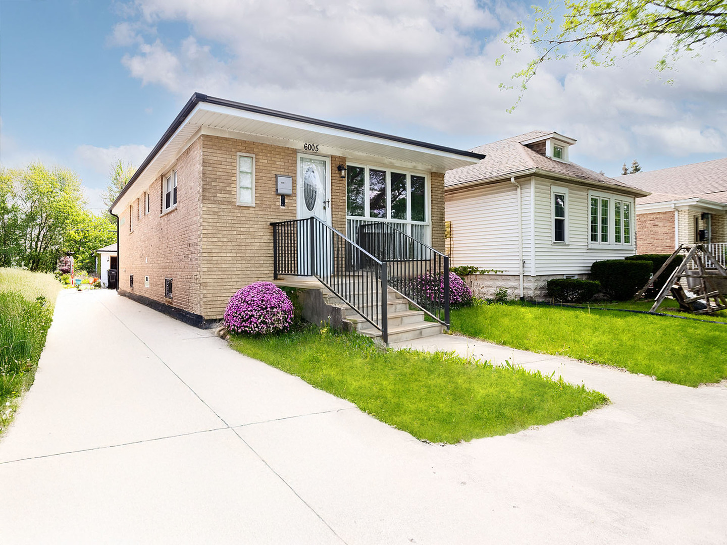 6005 N Canfield Avenue Property Photo 1