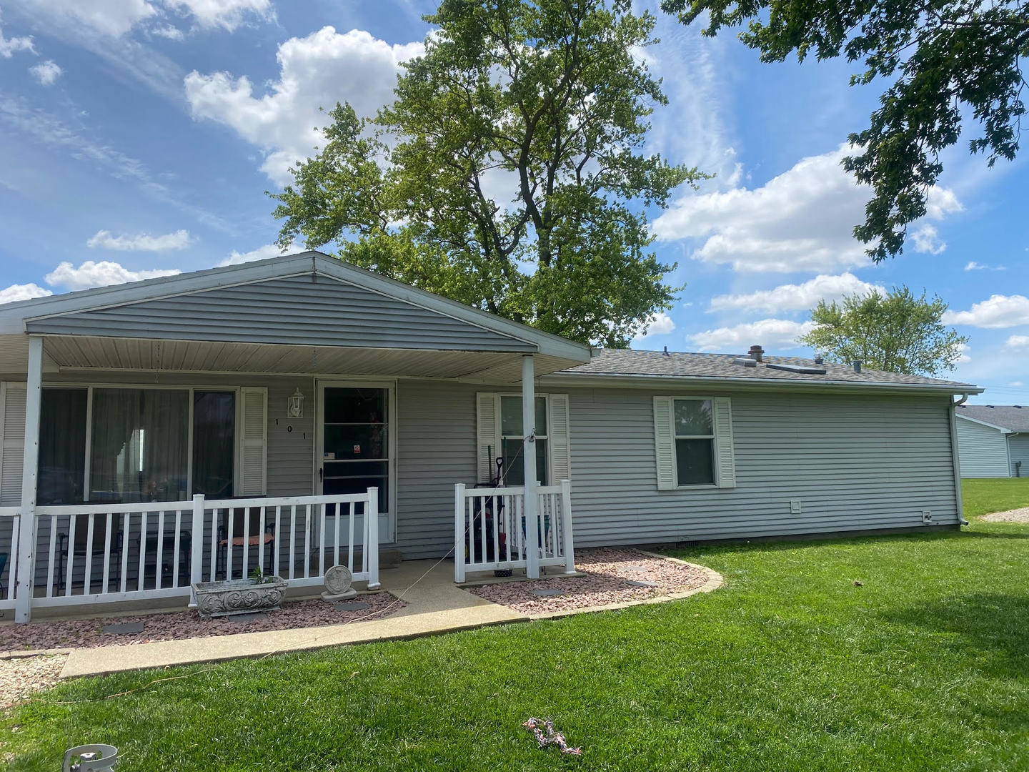 101 Crescent Drive Property Photo 1