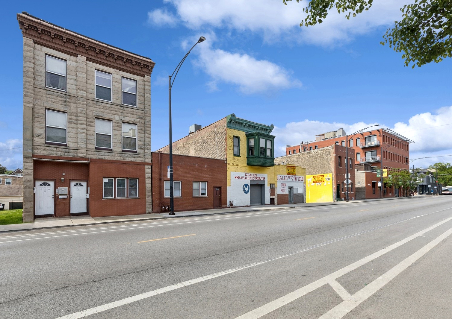 2135 W Armitage Avenue Property Photo 1
