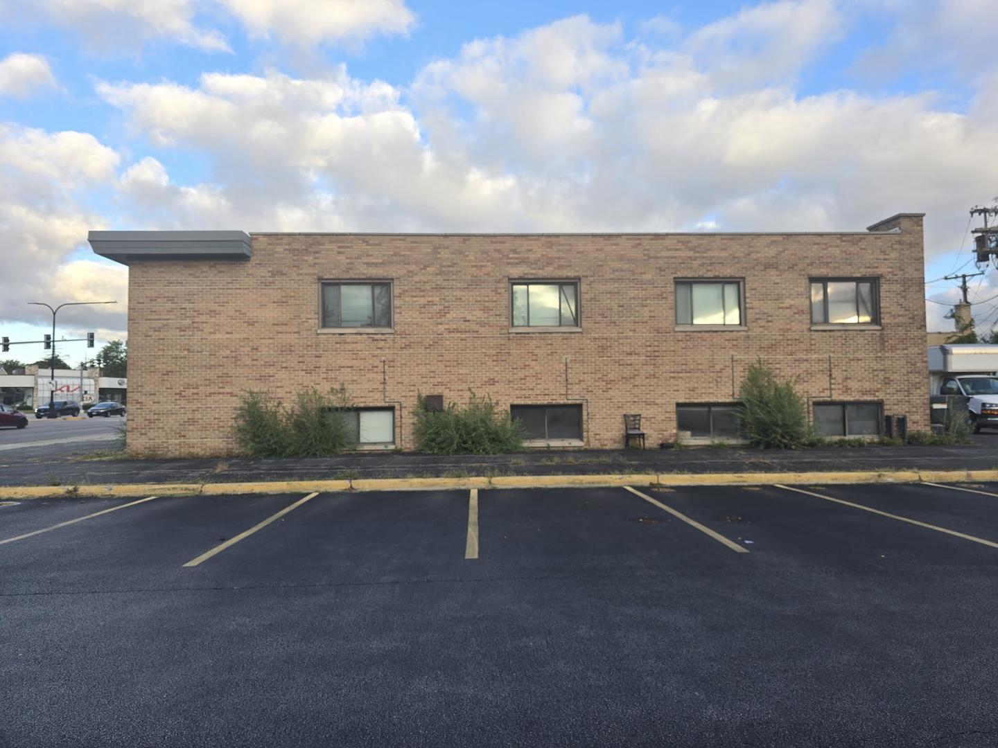 6731-6733 N Lincoln Avenue Property Photo 4