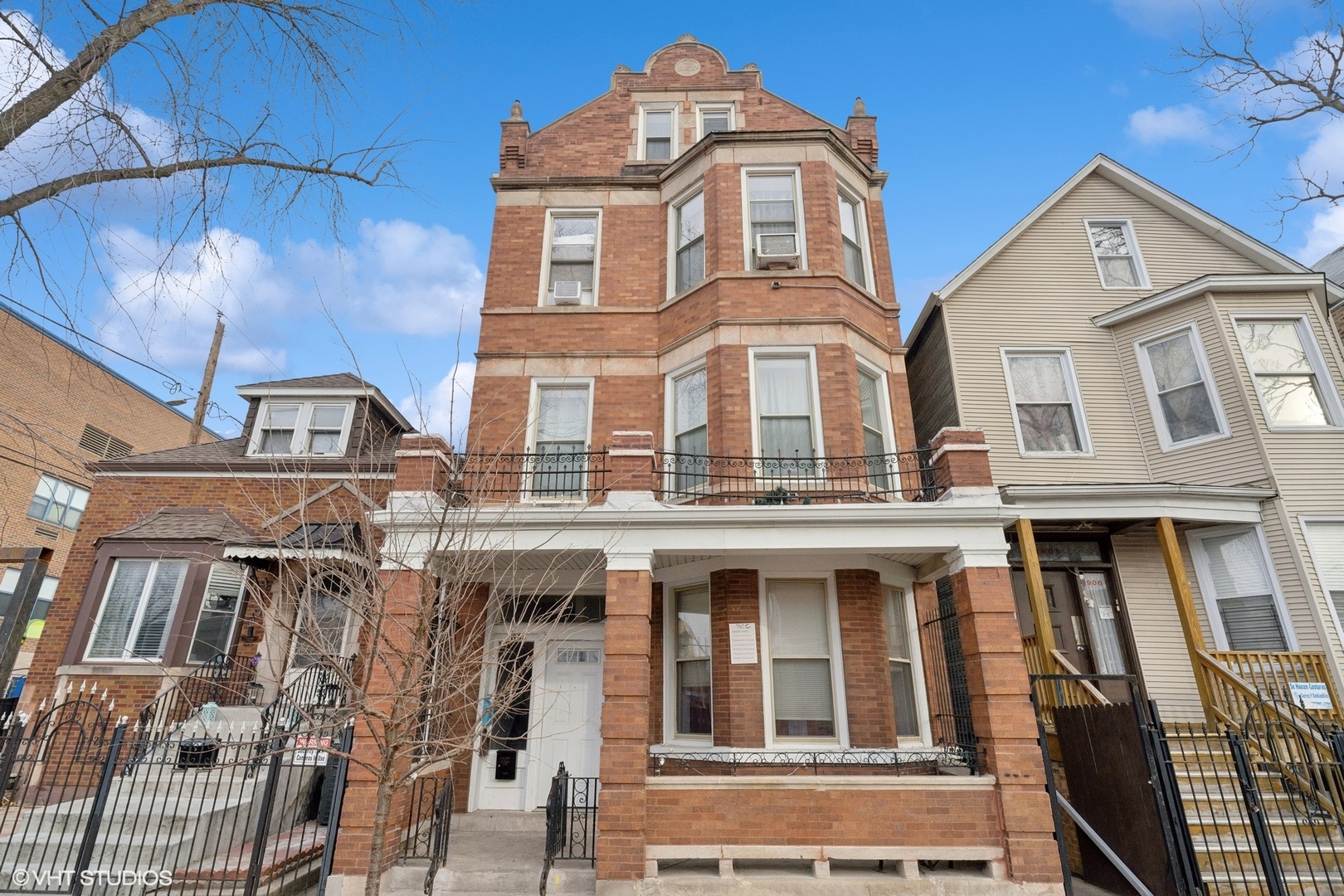 1908 W 48th Street Property Photo 1