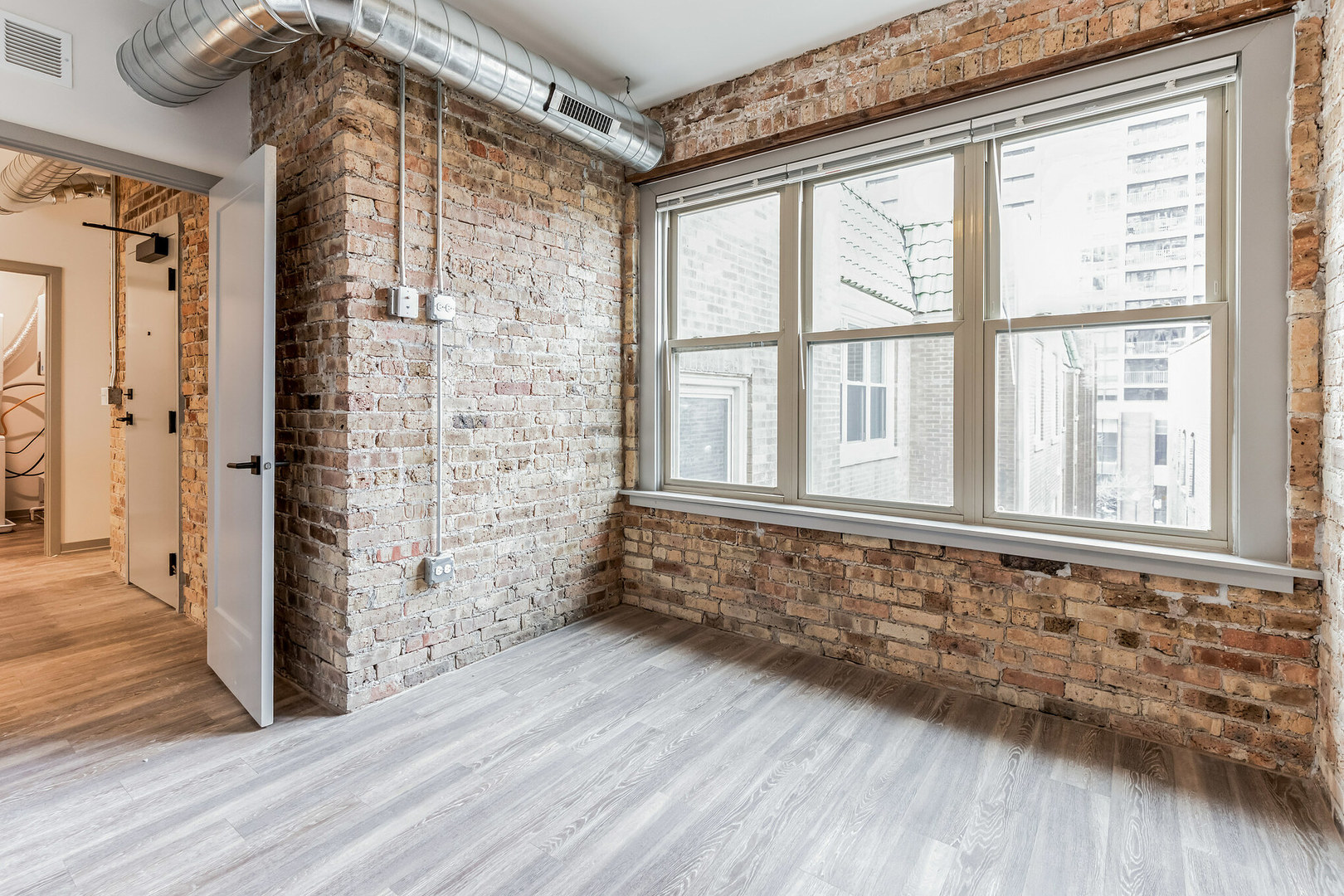 1645 N Wells Street Property Photo 8
