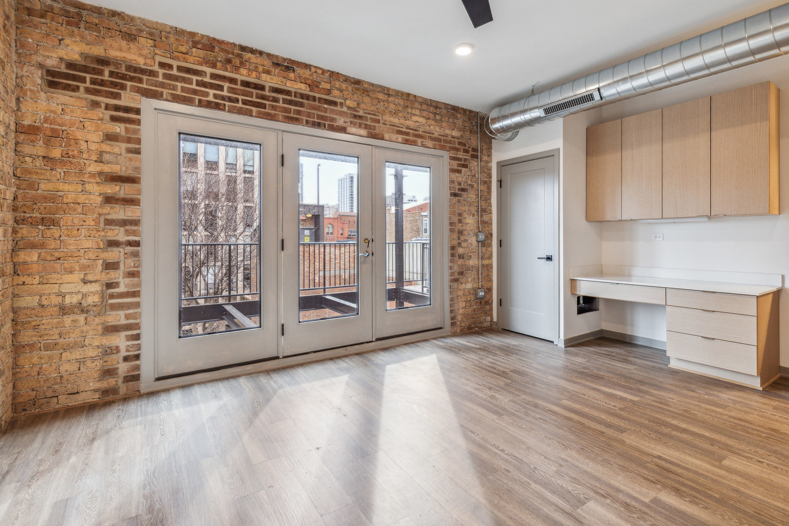 1645 N Wells Street Property Photo 11