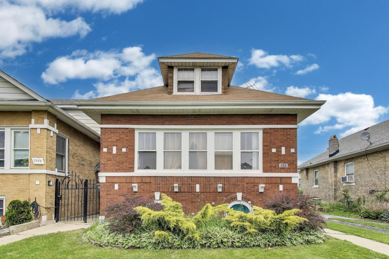 5042 W Wolfram Street Property Photo 1